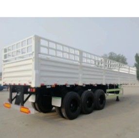 3 Axle Flat Type Side Wall Side Fence Semi Trailer for Transporting Cargo and Livestock