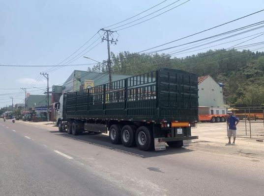High Fence Semi Trailer for Customization 3 Axles 50-70 Tons Stake Type Fence Semi-Trailer