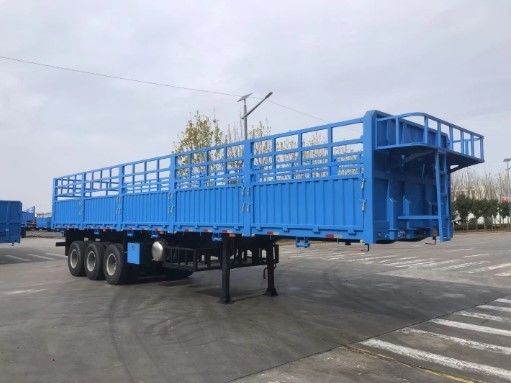 Customized 3 Axles 40ft Transport Livestock Fence Semi Trailer with Steel Chassis