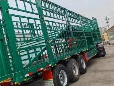 Sale Customized 3 Axles 20-40tons High Fence Semi Trailer for Livestock Farm Animals