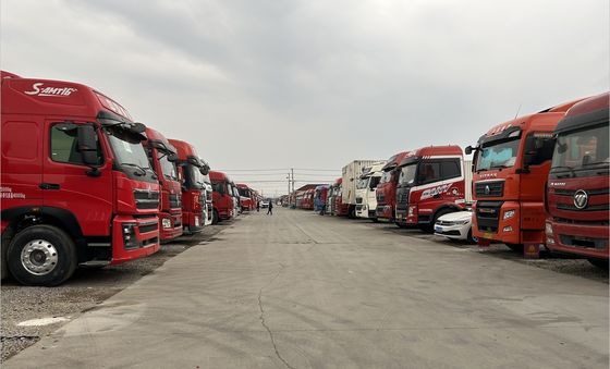 4 6L Engine Capacity Used Light Tractor Trucks for Smooth and Easy Transportation