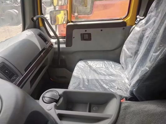 Single Row Seat Sinotruk HOWO Heavy-Duty 6x4 Tractor Head Truck with None Touch Screen